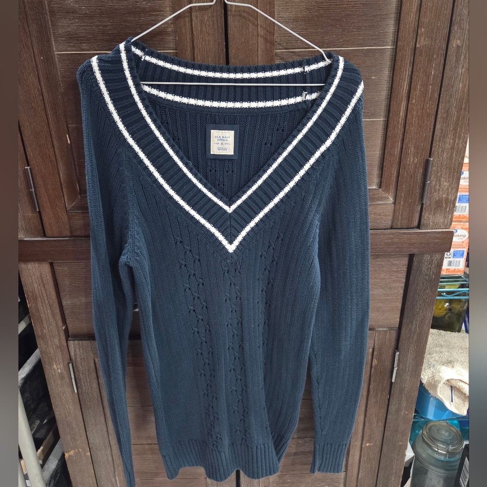 Old Navy Women's Long Sleeve V-Neck Sweater in Navy  Size XL